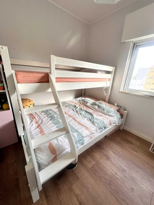 Cama beliche 3 pessoas (colchão 140 + colchão 90) + Colchões