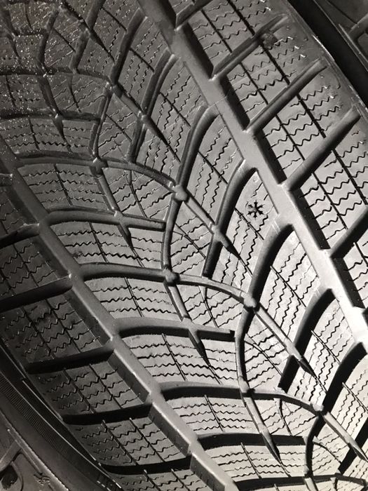 235/55/17 R17 Goodyear Ultra Grip Perfomance GEN1 4шт зима
