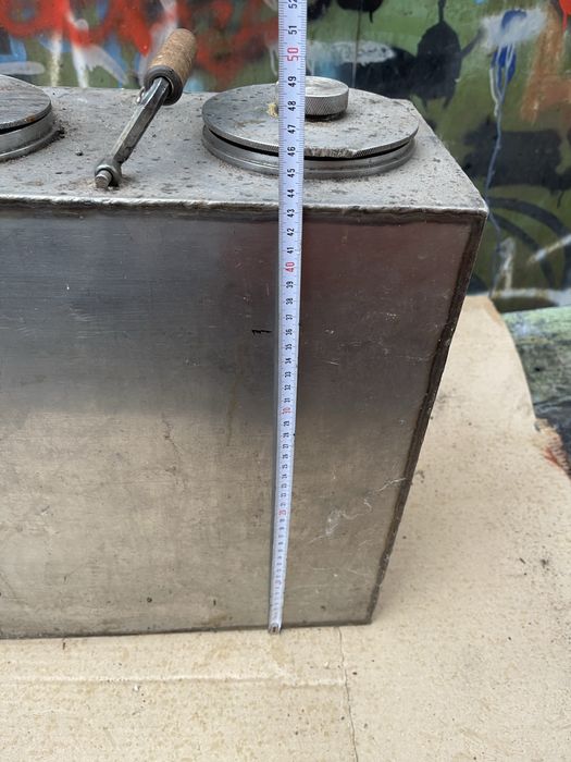 миски з латуні і тара з нержавійки