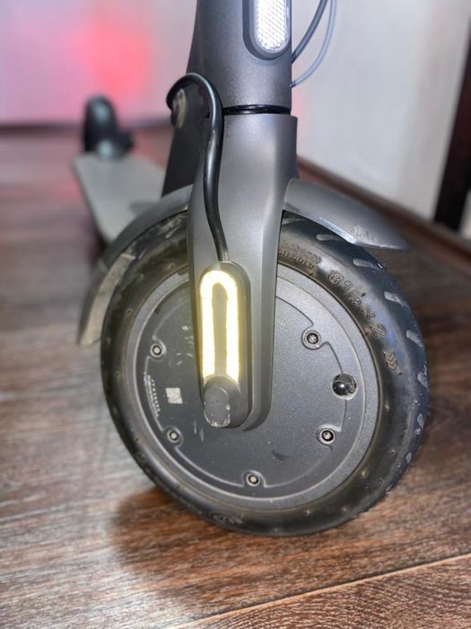Самокат MI Electric Scooter Essential
