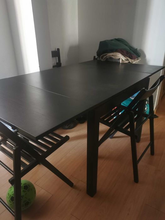 Mesa extensível + 4 cadeiras dobráveis