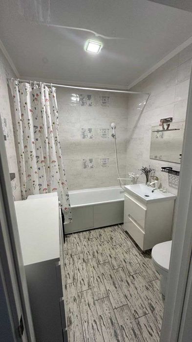 V Заїжджай і живи! 1К квартира на Щасливому з технікою