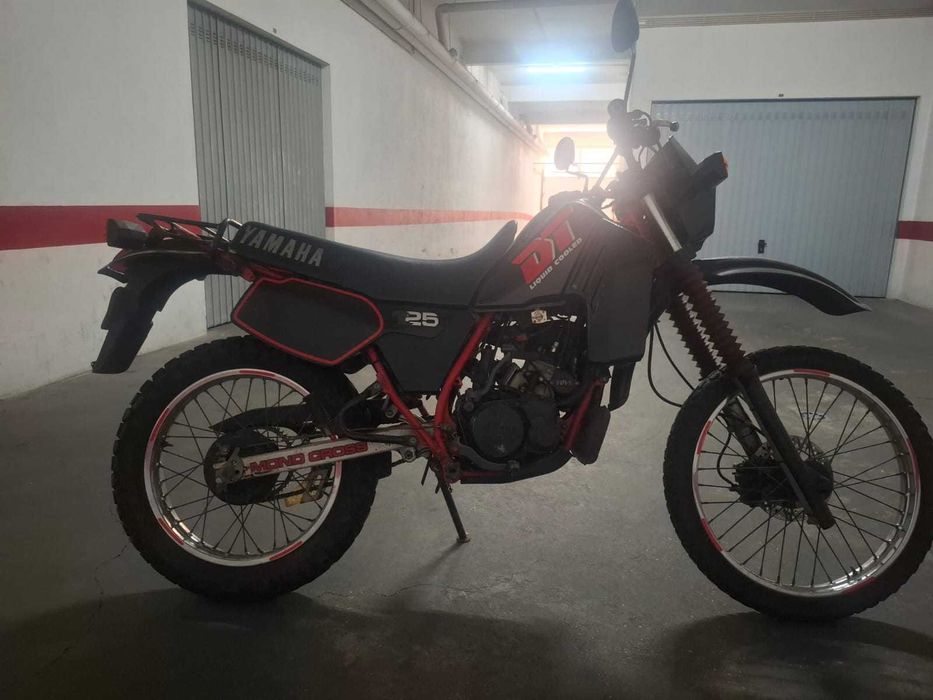 Mota Yamaha DT 125