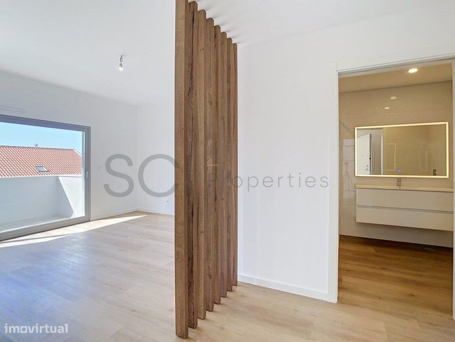 Apartamento T2+1 duplex, com varandas, na Quinta do Conde