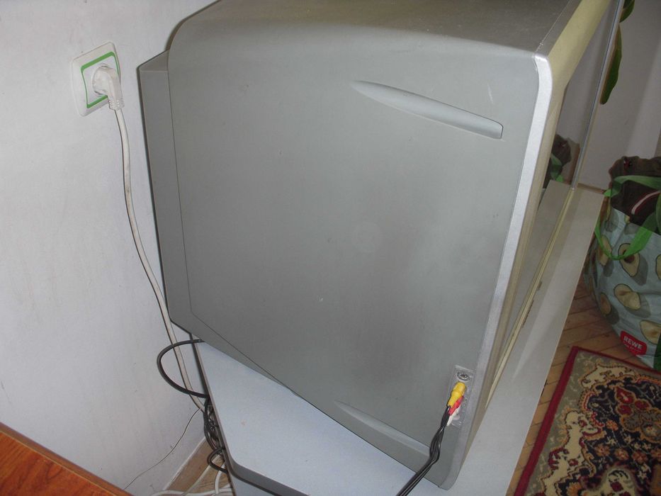 Телевізор кінескопний Thomson. Плоский екран.