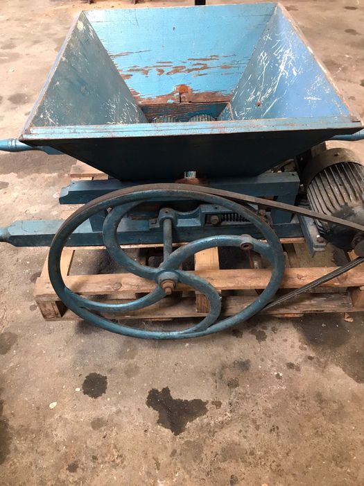 Esmagador elétrico e bomba de transfega com tubos