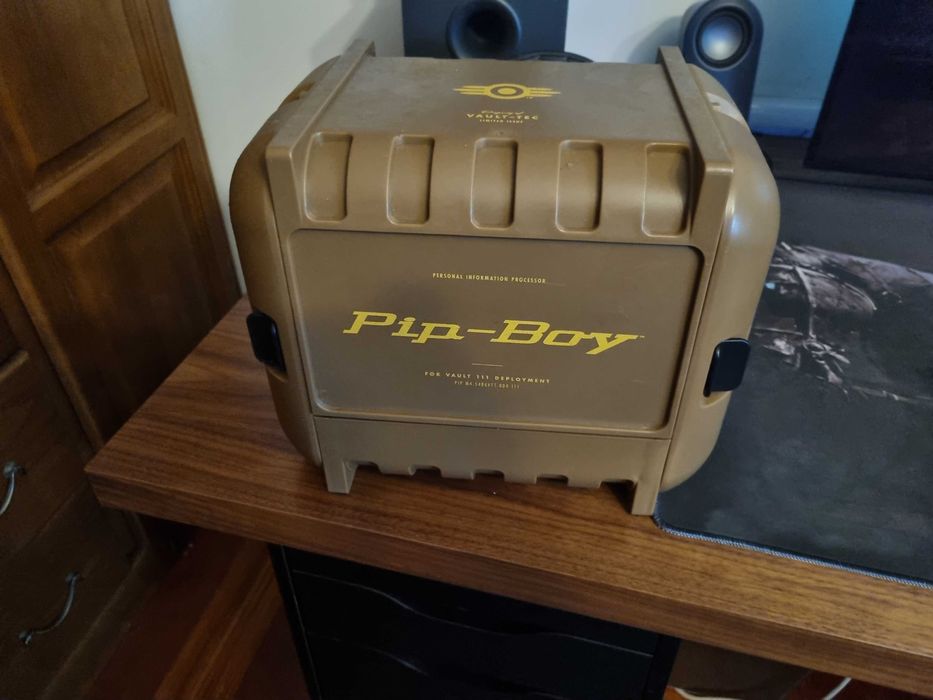 Fallout 4 collector's edition pip boy PS4 Novo com o jogo ainda SELADO