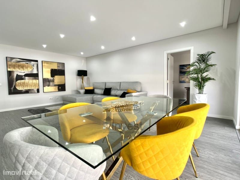 Apartamento T4 Com Piscina e Garagem - Olhão