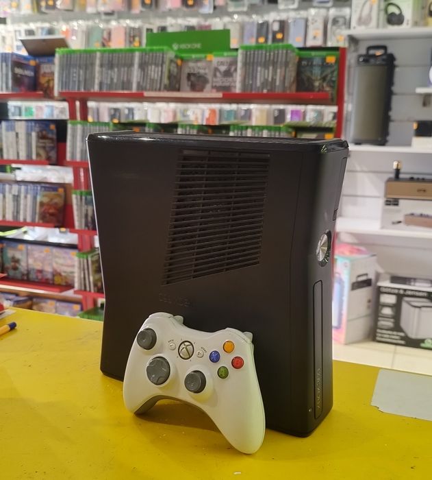 Konsola Xbox 360, 250 GB, pad