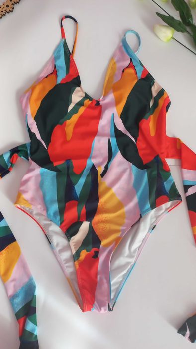 Cуцільний купальник 50 52 розмір