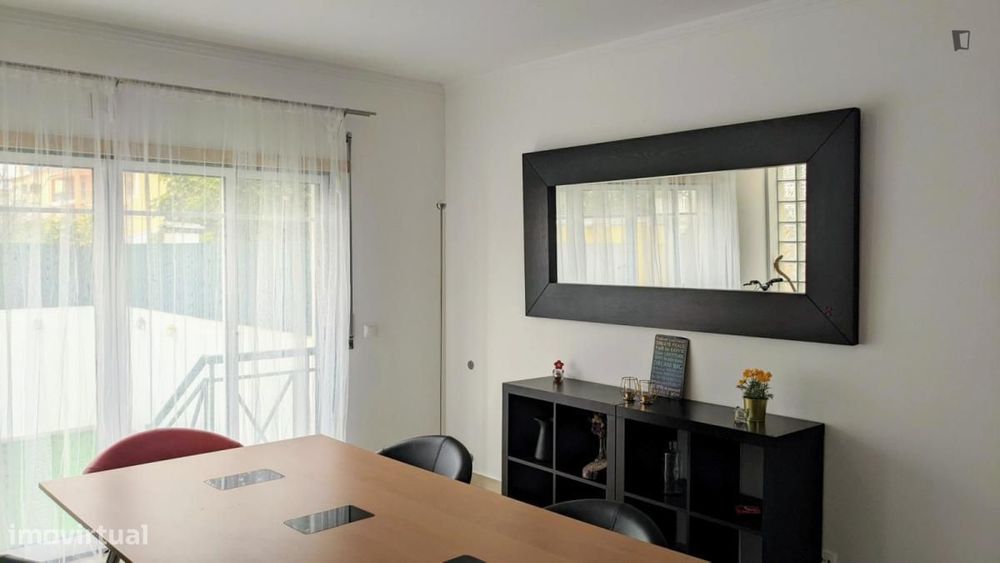 Quarto - localizado em Carcavelos Lisbon