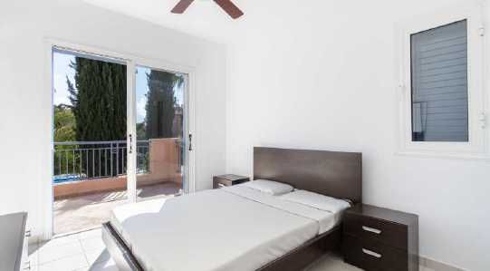 Продаж чудових апарт 2 сп, зал, кухня, 2 сан.в., 90м2 в м.Пафом(Кіпр)