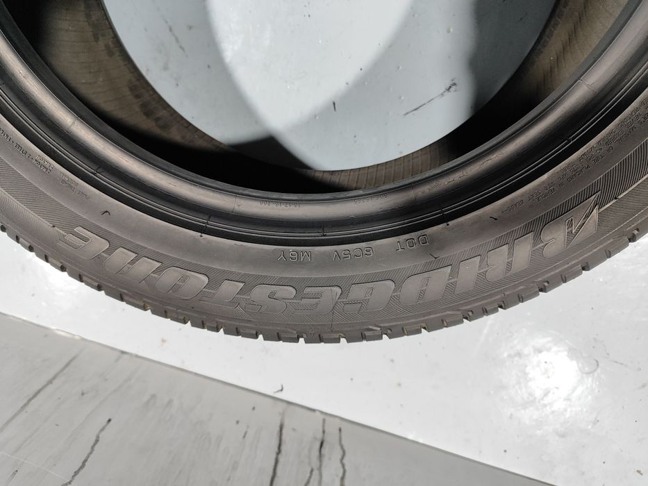 2 pneus semi novos 235-50R18 Bridgestone - Entrega grátis