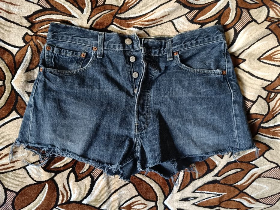 Шорти джинсові короткі на худеньку дівчину.