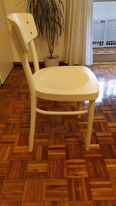 Cadeira IKEA branca