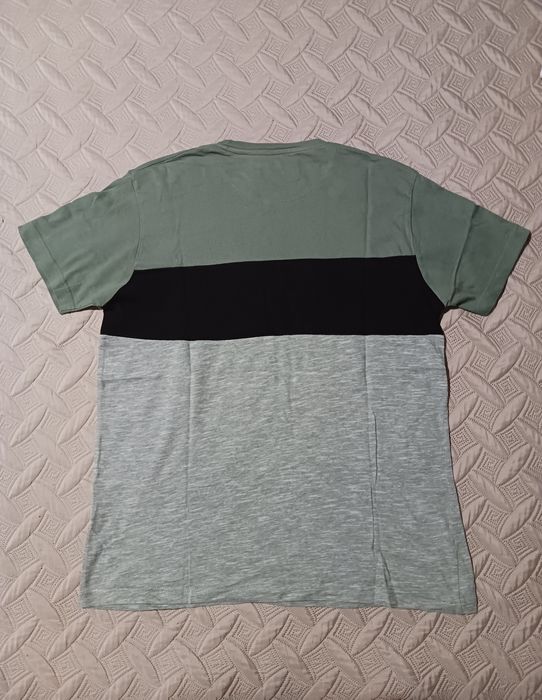 T-Shirt Verde e Preta