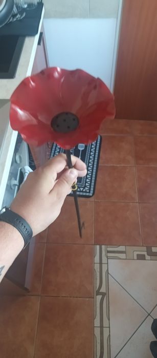 Metalowa wanienka dla ptaków z palikiem, do ogrodu i na trawnik, podwójne zastosowanie: do wody i karmy dla ptaków