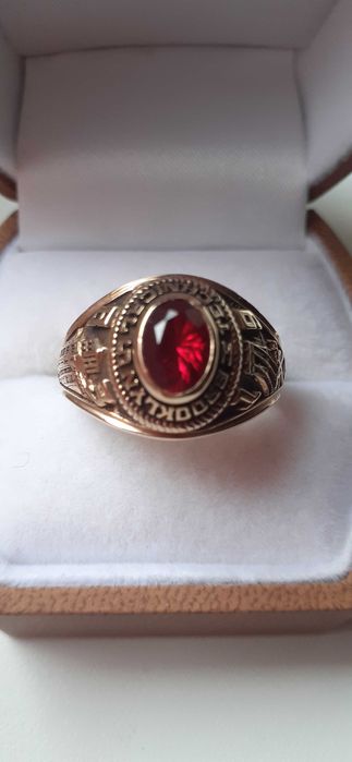 Sygnet złoto 14 K próba 585 z 1983 roku.