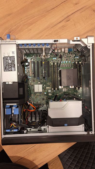 Dell T5810 18C/36T 32GB RAM Radeon 8GB W6600 PRO SSD 256GB + 2TB HDD