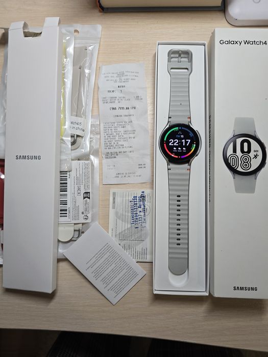 Продам Samsung watch 4 44mm  Silver  в идеальному стані.