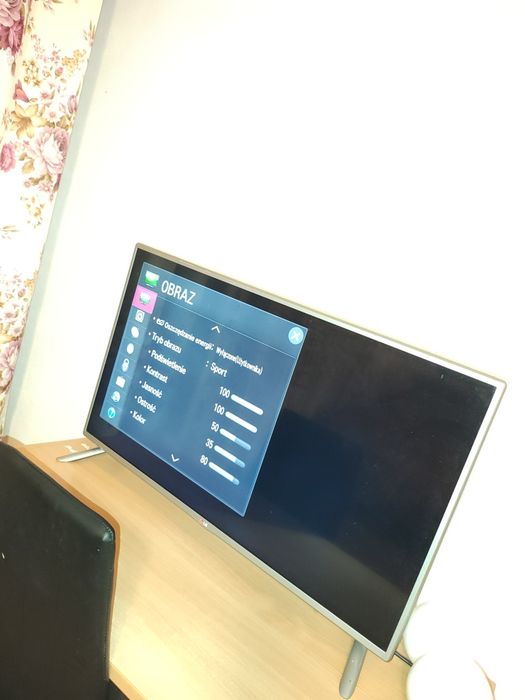 Telewizor LG 42 cale LED (42LB5700) – Sprawny, Smart TV, FullHD
