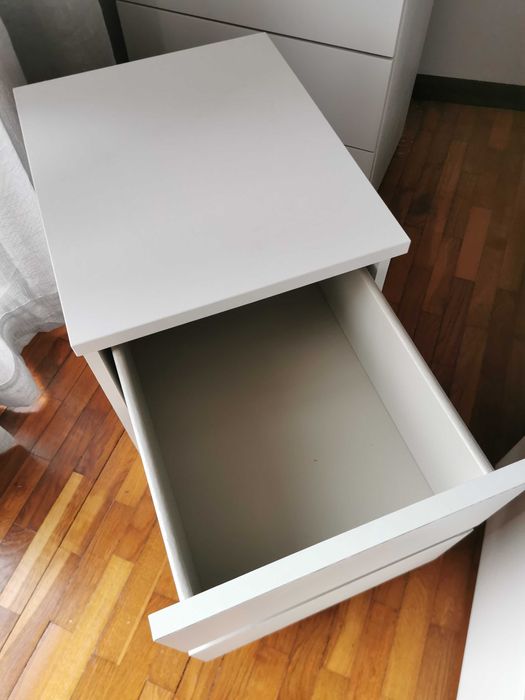 Mesa de cabeceira IKEA