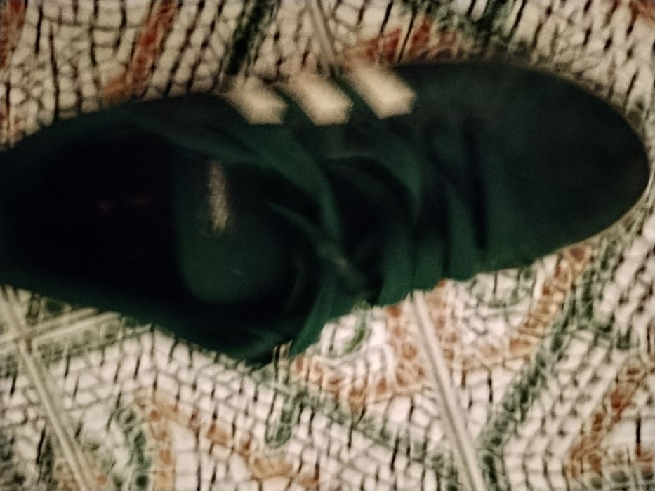Roupa usada bom estado e calçado  de marca botas de camurça tênis Adid