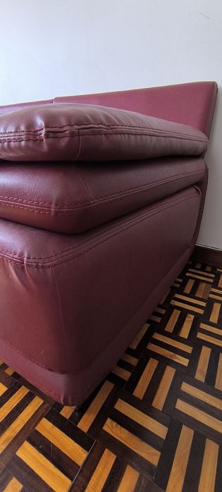 Sofá 3 lugares em pele