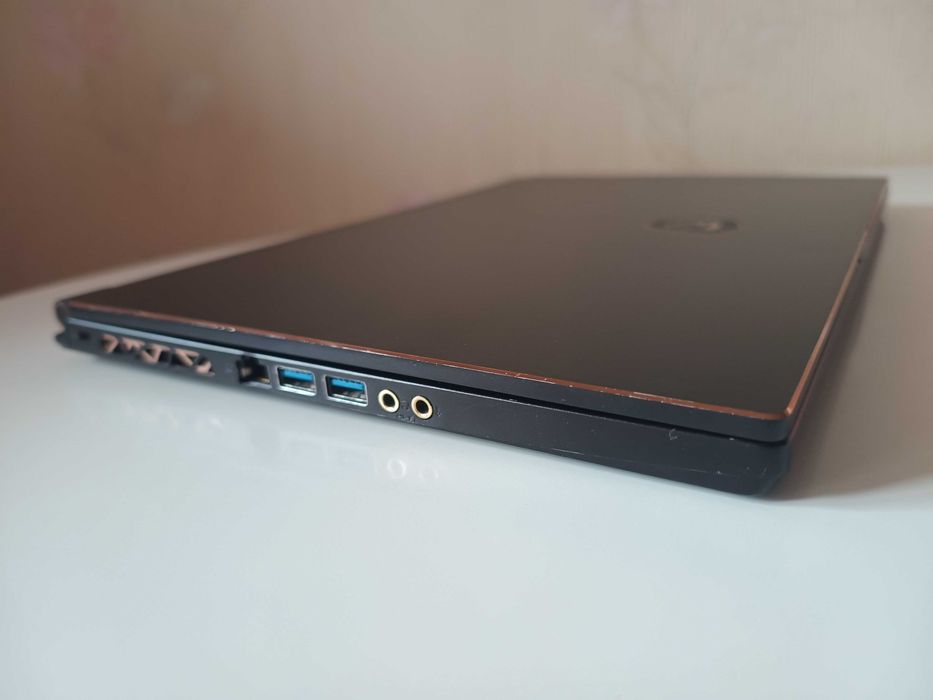 MSI GS65 Stealth 9SE i7-7950H 32GB nVIDIA RTX2060 6G SSD1Tb