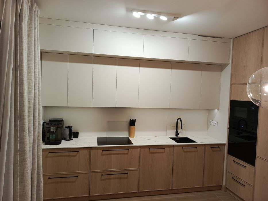 Meble kuchenne na wymiar//Szafy na wymiar//Łazienki//