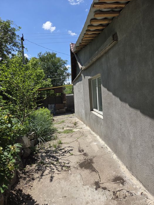 Продам  будинок для невеликої сім'ї по ціні 1 кімн. квартири.