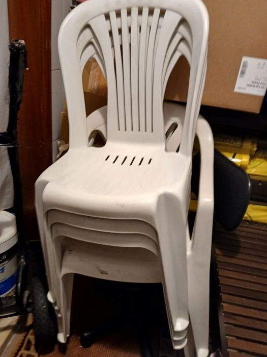 mesa, cadeira nórdica,  ar condicionado, Raquete. Saco boxe, corda nav