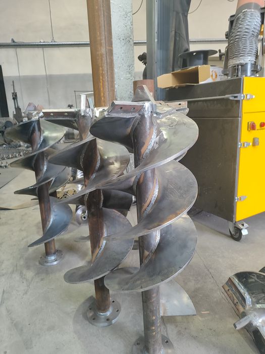 Ремонт шнеків з AgroHelix: якість та економія