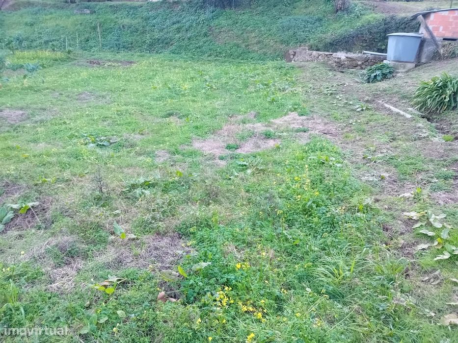 Terreno em Oliveira do Douro, para Construção de uma Moradia Isolada,