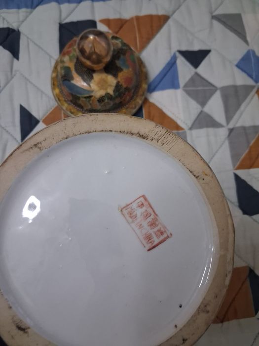 Vendo, trata-se de um pote de gengibre vintage de estilo japonês satsuma ou chinês similar,caracterizado pela cerâmica pintada à mão ..