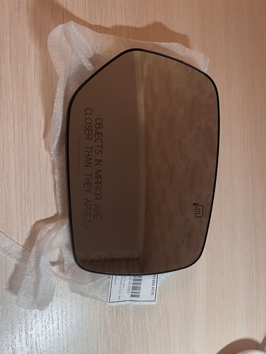 Правий вкладиш дзеркала заднього виду. Ремкомплект  правого дзеркала.