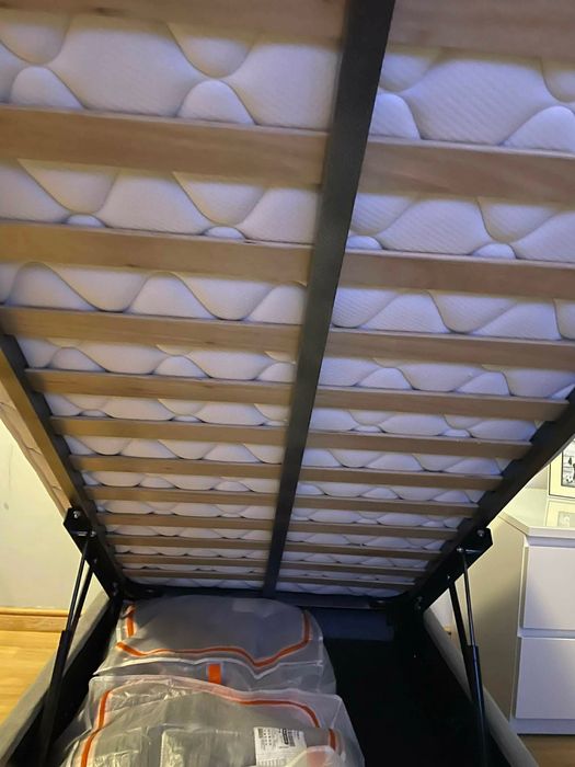 Cama de solteiro cinza marca Mobilato