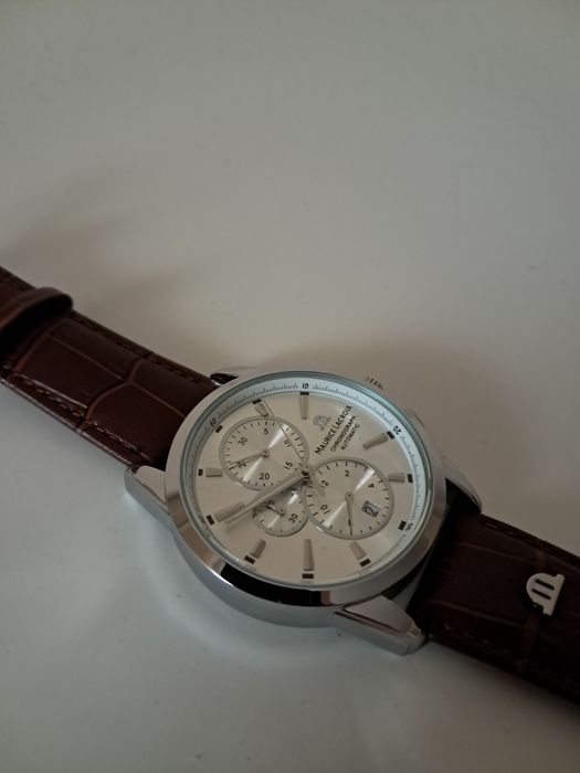 Годинник Maurice Lacroix.