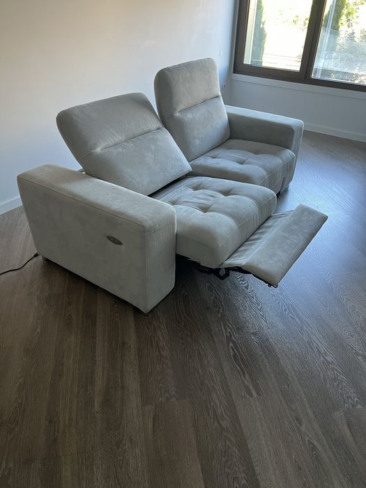 Sofa 2 lugares com relaxe.