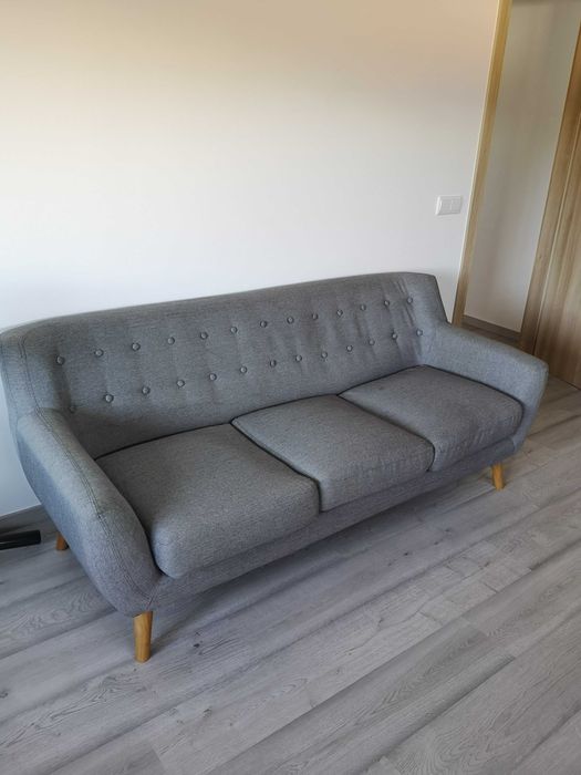 Sofá moderno cinzento
