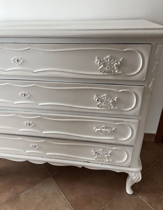 Comoda branca queen anne