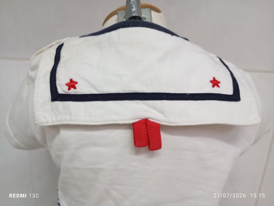Duas t-shirts para bebé