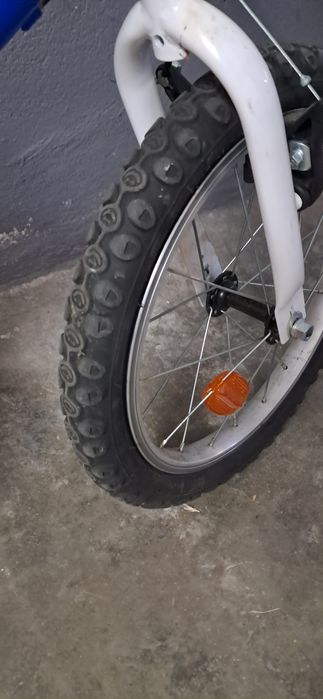 Bicicleta 14"  BTWIN com rodinhas de apoio