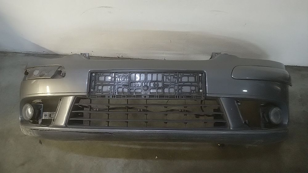 " Golf V Plus zderzak przedni LA7T