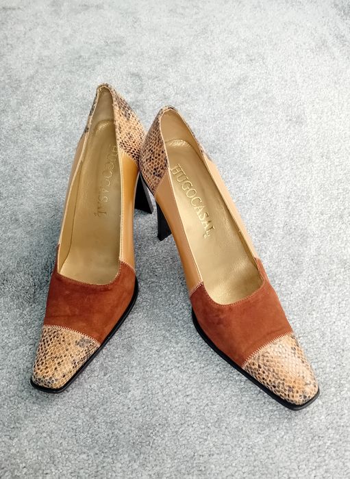 Sapatos de salto alto