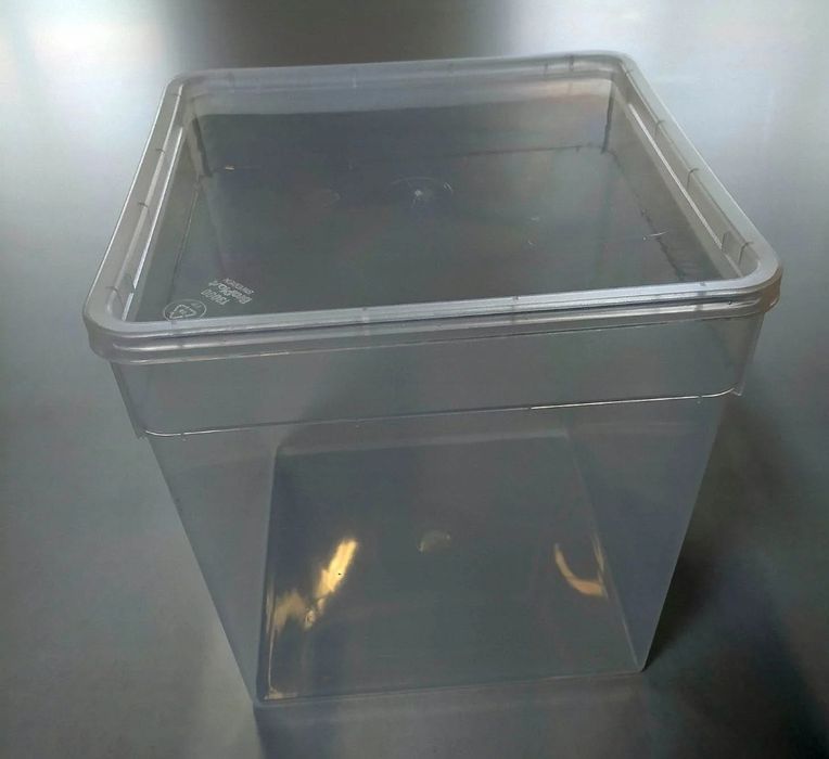 Sprzedam 2  boxy plastikowe