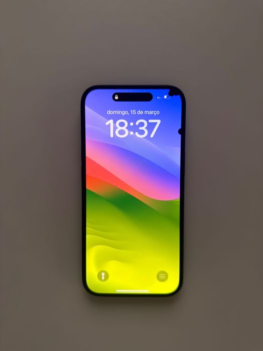iPhone 15 Preto (base, não Pro - ainda com iOS 18)