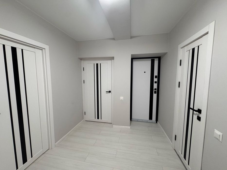 Чешка Комарова 3 кімнати