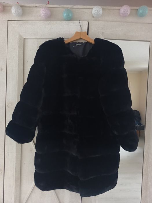 Piękne dłuższe  lśniące kurtka futerko