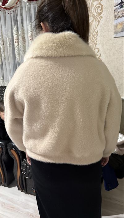 Бомбер комірцем